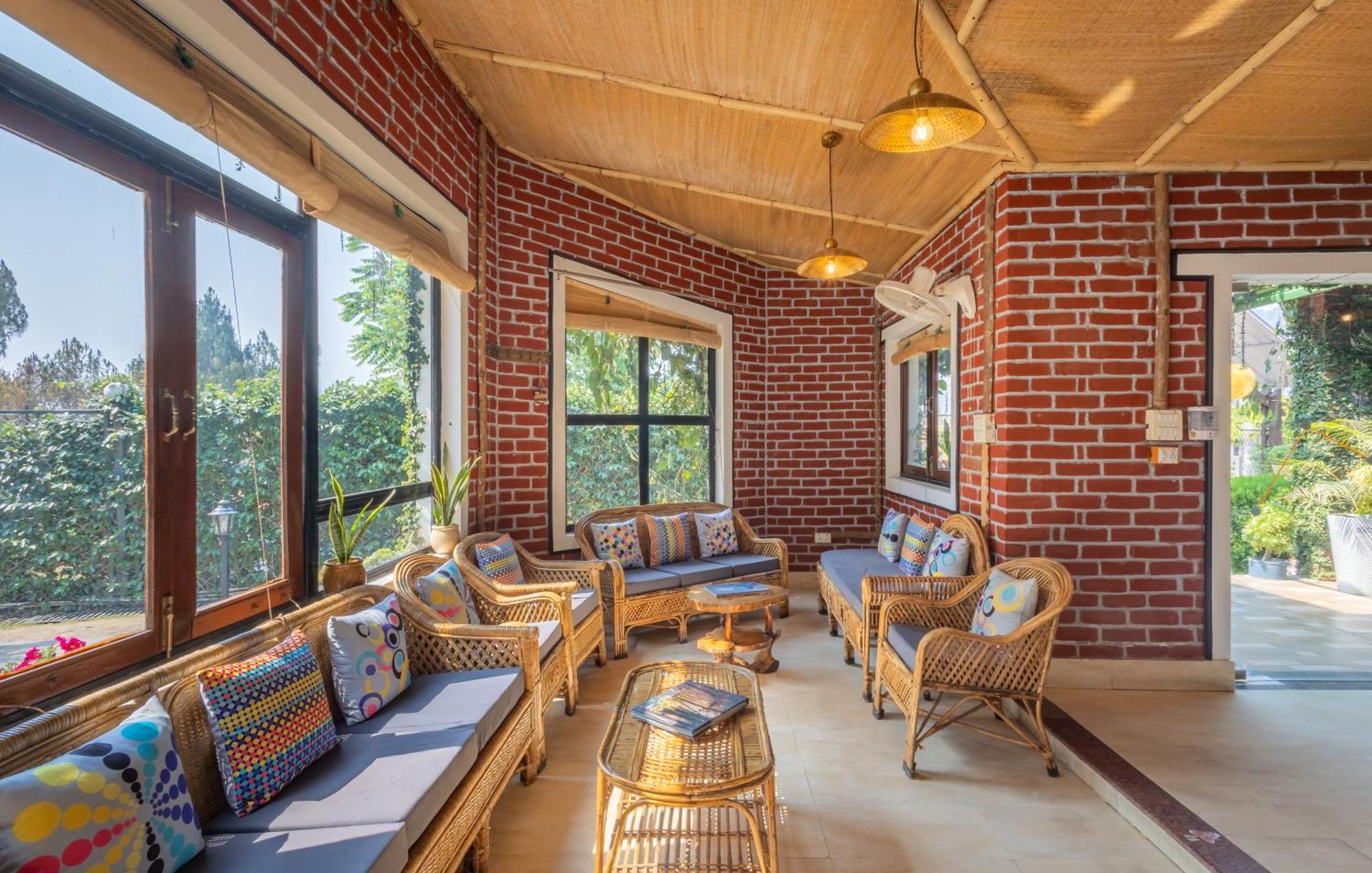 Zone Connect By The Park, Lansdowne Hotel ภายนอก รูปภาพ